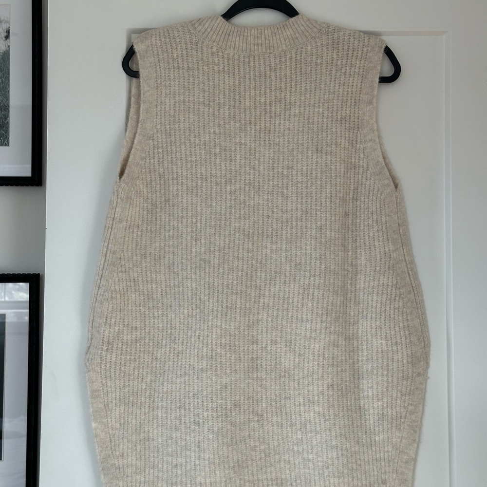 Vince Camuto Women's Oversized Knit V-Neck High-Low Sweater Vest in Malted Oat - Picture 8 of 11